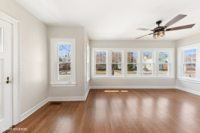 Building Photo - 133 S Vail Ave