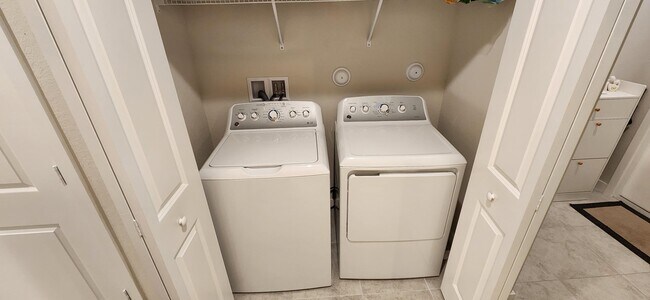 Building Photo - 1030 W Davis Pkwy