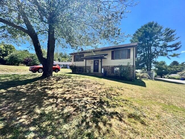 Building Photo - Home available in Christiansburg