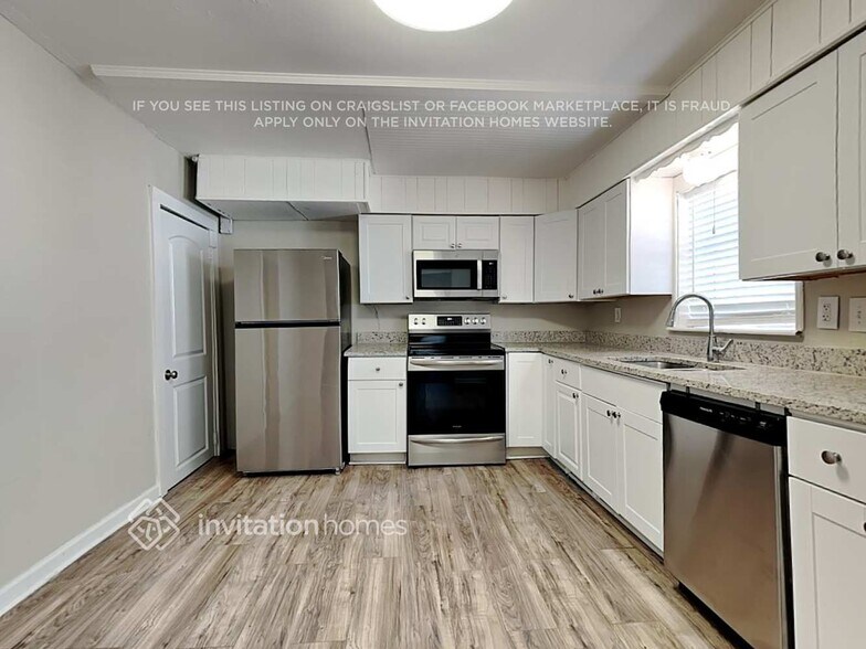 Building Photo - 705 N Alamo Rd