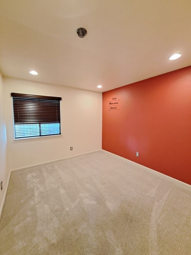 Building Photo - 354 Bradley Dr