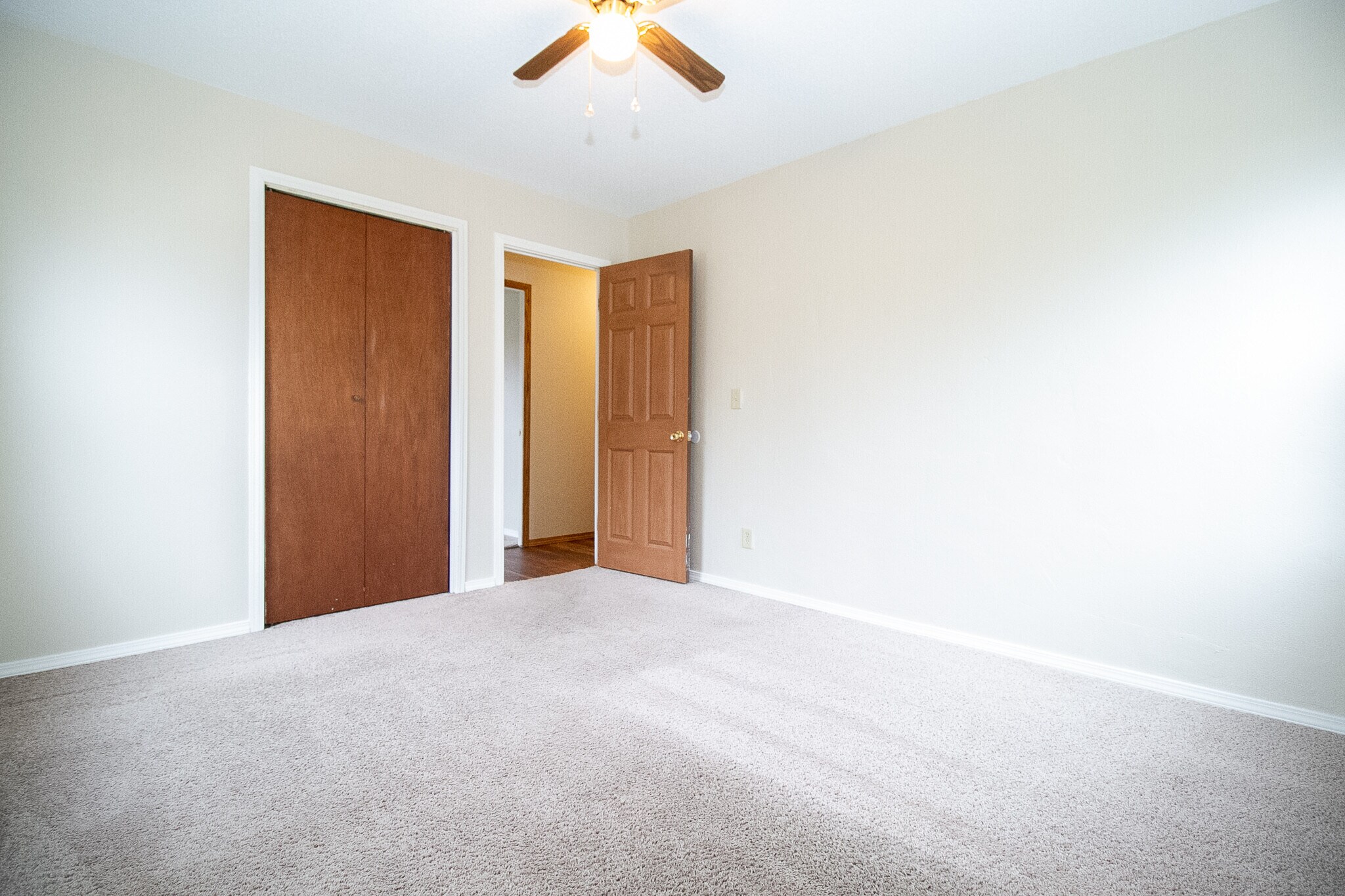 Building Photo - 731 Reineck Dr