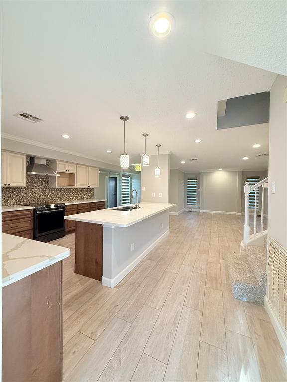 Building Photo - 9398 Beechnut St