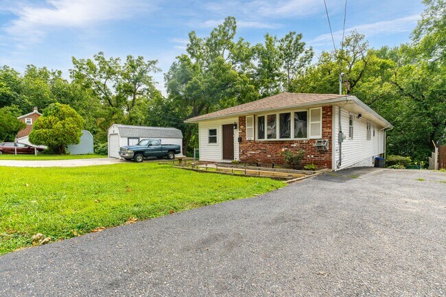 Building Photo - 518 Bloomfield Ave