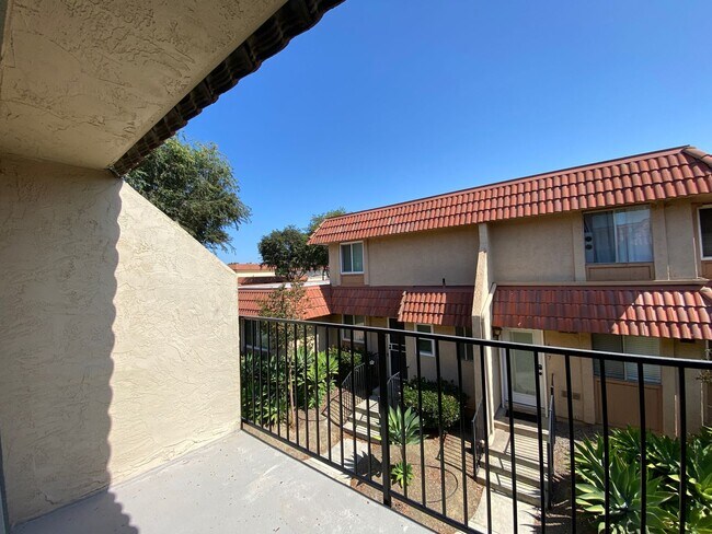Building Photo - 637 Beverly Pl