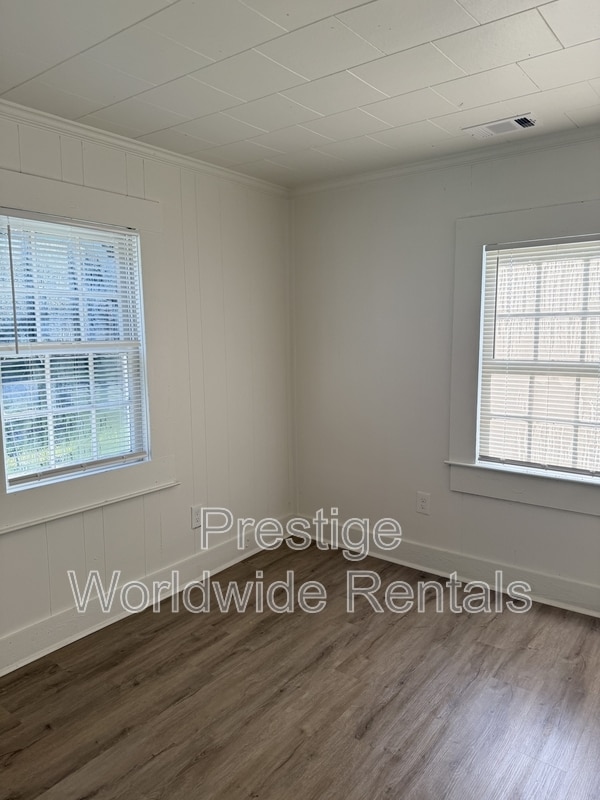 Building Photo - 614 Max Anderson Dr