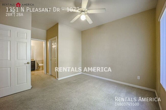 Building Photo - Beautiful 2 Bedroom Condo In Mirage Park R...
