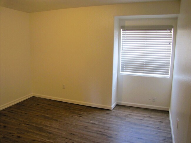 Building Photo - 3BR/2BA/2CG, 1519 sq.ft on half acre in Huachuca City, AZ
