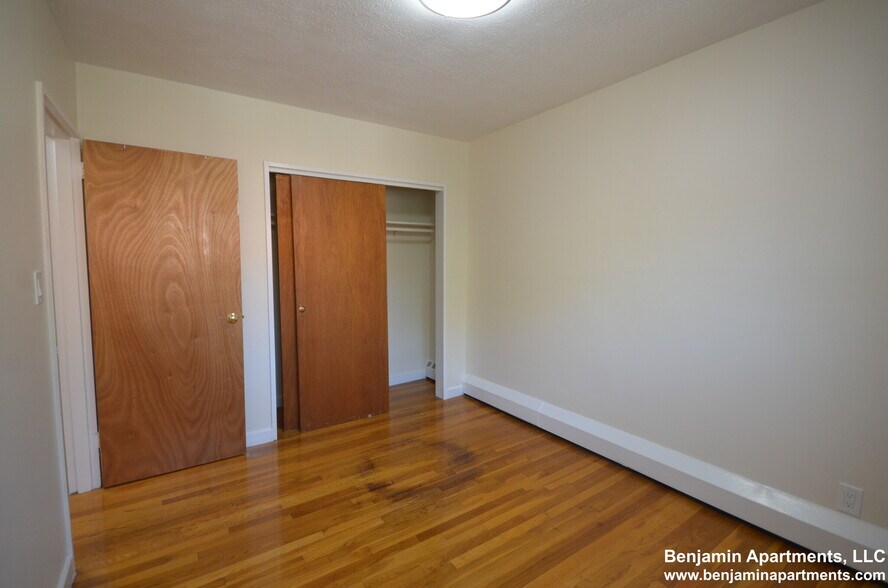 Building Photo - 74 Parkman St