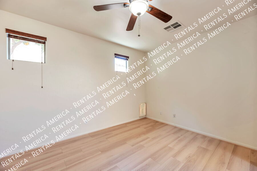 Building Photo - 5433 W Redbird Rd