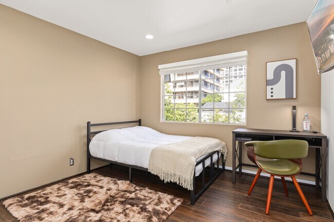 Building Photo - 10777 Ashton Ave