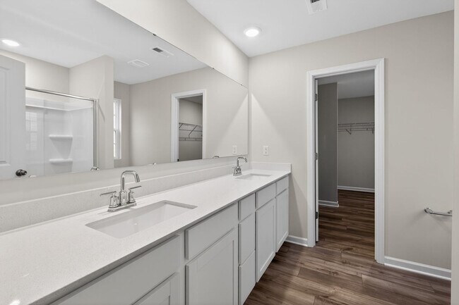 Building Photo - Spacious 5BR House in Statesville