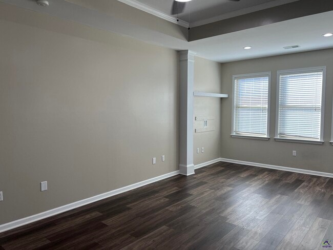 Building Photo - 210 Hearthwood Dr