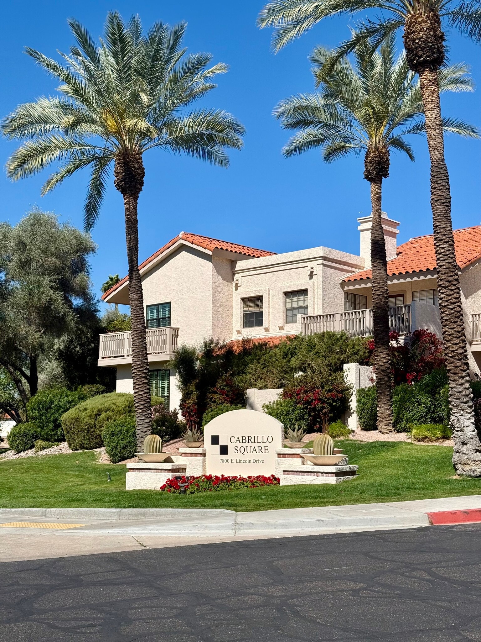 Building Photo - 7800 E Lincoln Dr