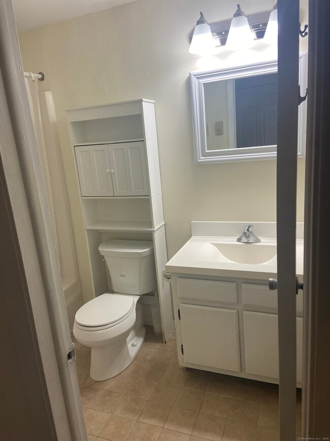 Building Photo - 7 Padanaram Rd