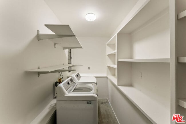 Building Photo - 1530 Elevado St