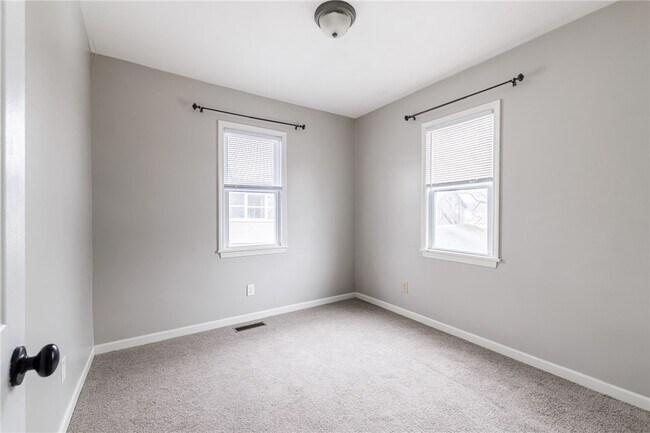 Building Photo - 7 Beardsley St