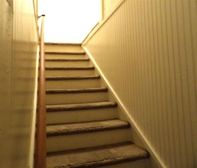 Building Photo - 716 NW Ferris Ave