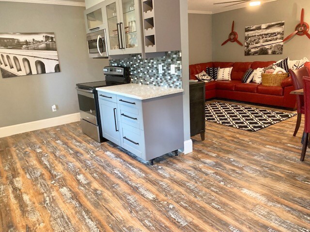 Building Photo - 325 Westbrook Dr