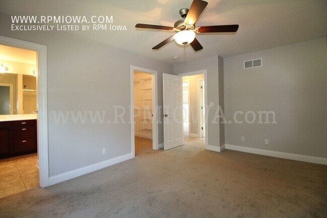 Building Photo - UPDATED KITCHEN!! 3 Bedroom, 2.5 Bath Home...