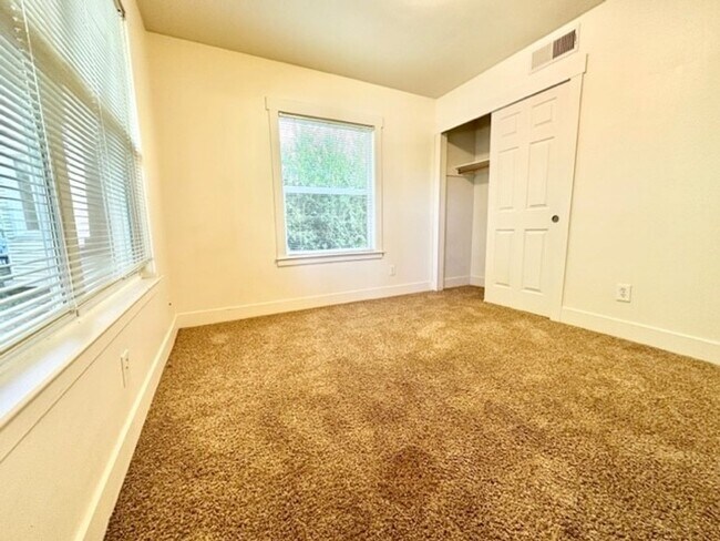 Building Photo - 839 Rio Chico Way