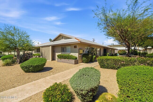 Building Photo - 3640 E Montecito Ave