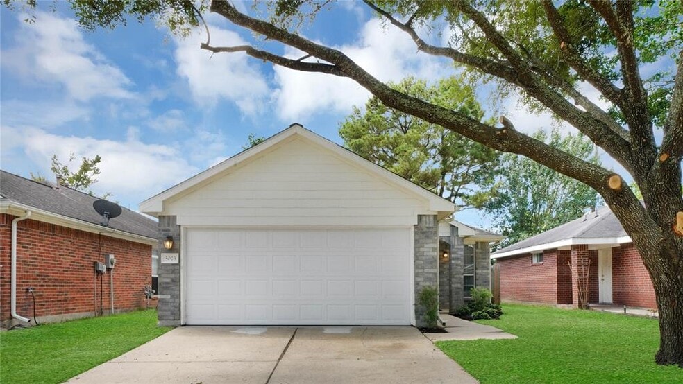 2 car garage with storage - 5023 Deer Point Dr