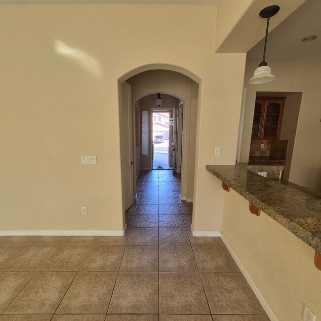 Building Photo - Spacious 3 Bedroom home with office in South Elk Grove.  Nice Home!