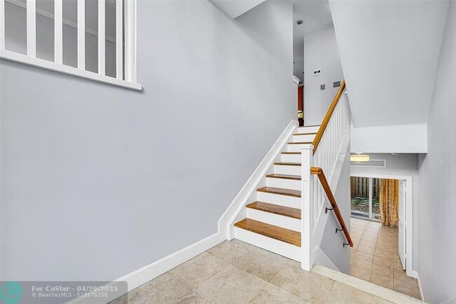 Building Photo - 1902 Coral Heights Ct