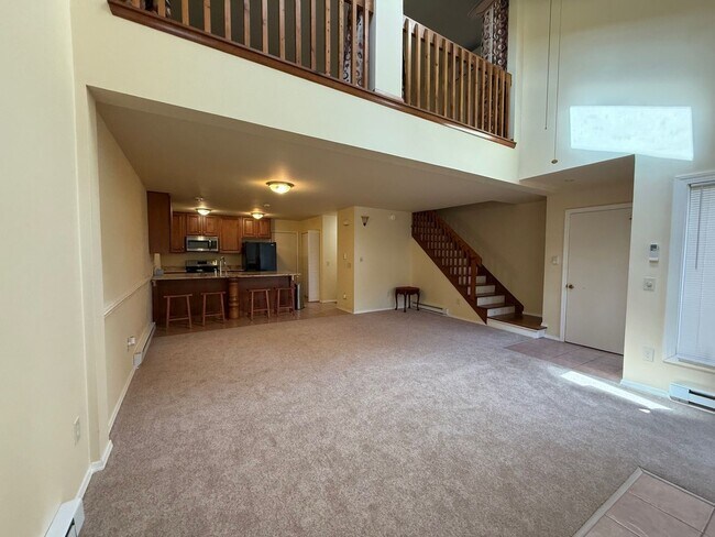 Building Photo - Aaron Village Condo!