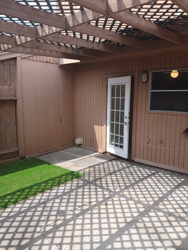 Building Photo - 5101 Middlecoff Cir