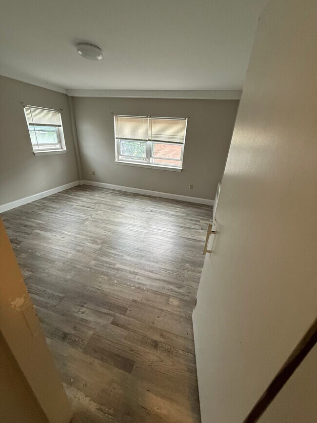 Building Photo - 50 Gillett St