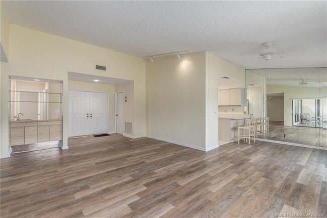 Building Photo - 2621 SW Egret Pond Cir