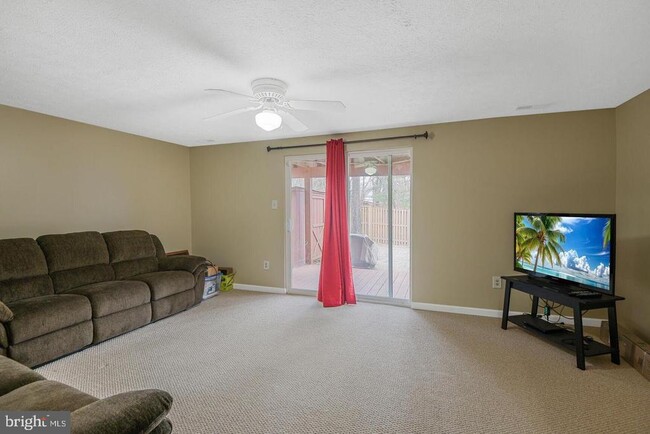 Building Photo - 6121 Cedar Wood Dr