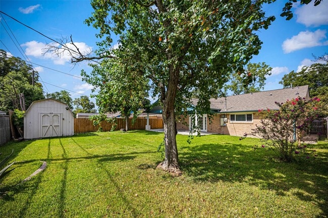 Building Photo - 11427 Hillcroft Ave