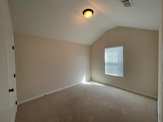 Building Photo - 422 Sebastian Dr