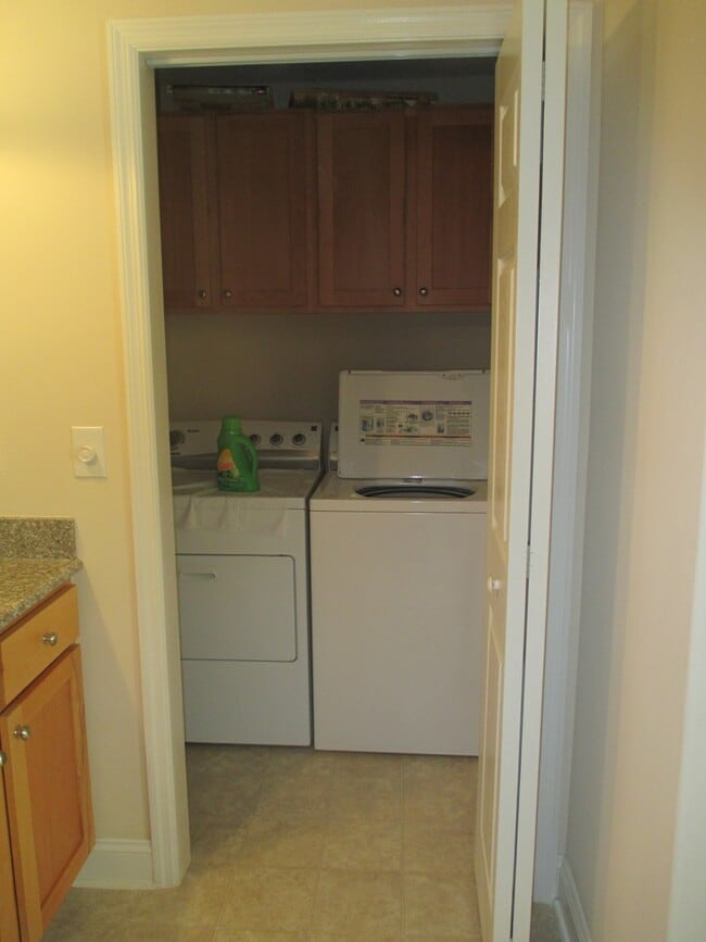 Building Photo - 105 Westwood Ct