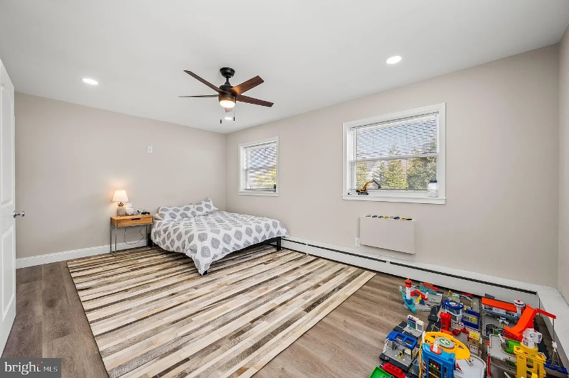 Building Photo - 21 W 7th St