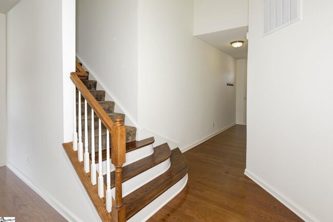 Building Photo - 30 Irvington Dr
