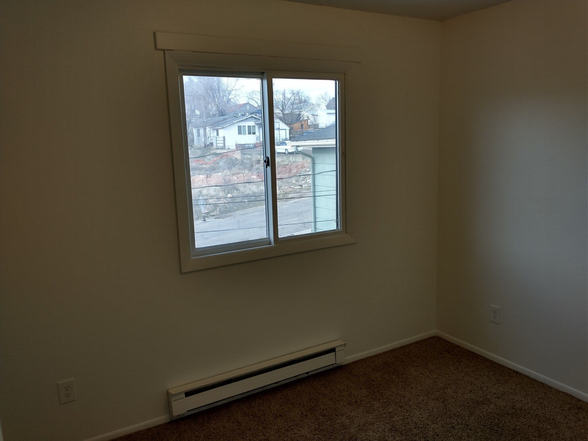 Building Photo - 405 E 1st St