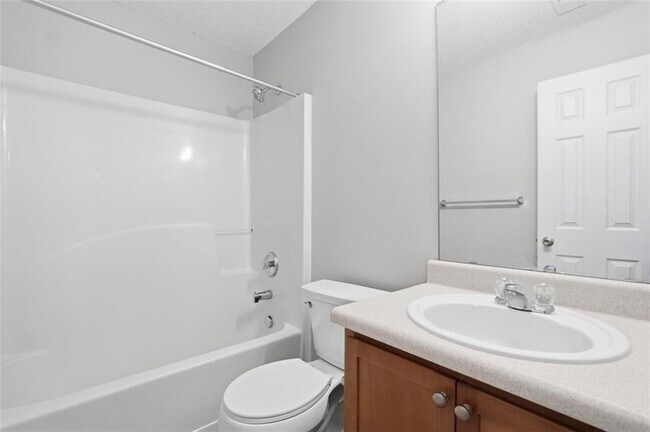 Building Photo - 465 Camella Cir
