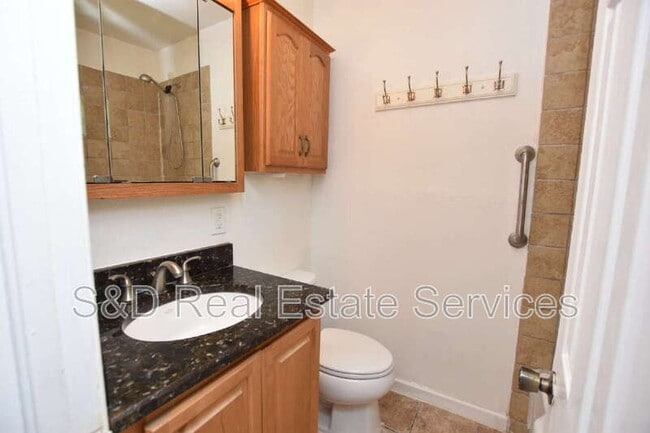 Building Photo - 928 E Valencia St