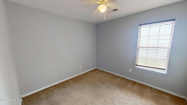 Building Photo - 4156 Sunglow Dr