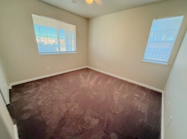 Building Photo - 1330 Riverside Ct