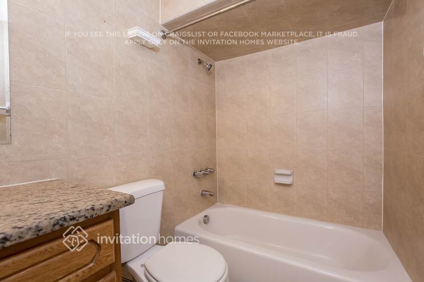 Building Photo - 11811 Roselawn Ave