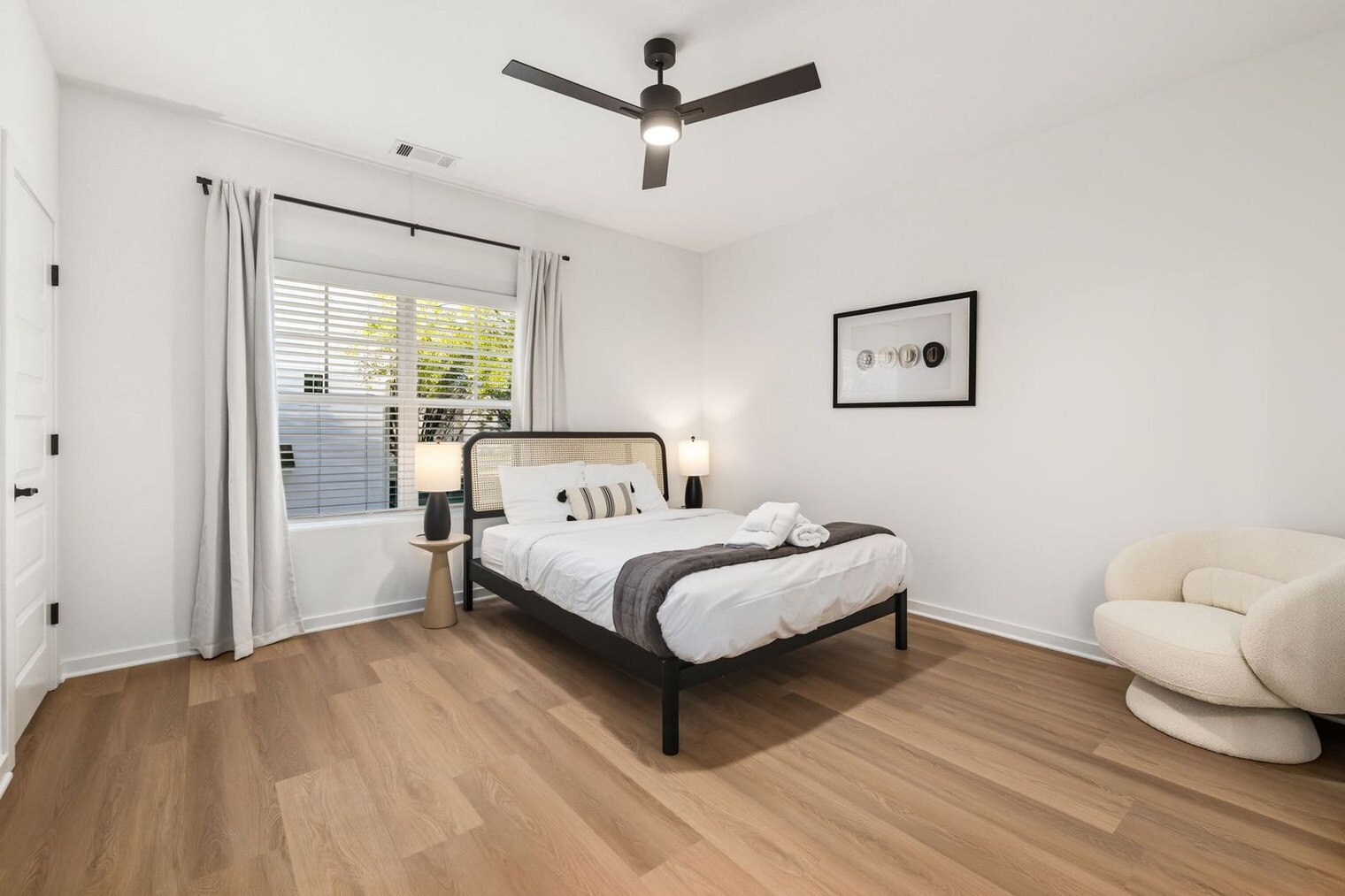 Building Photo - 1324 Van Buren Ave