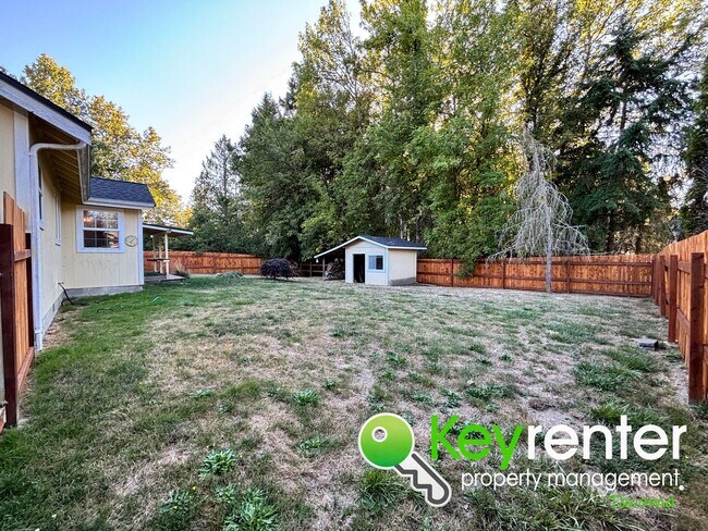 Building Photo - Beautiful 3 Bedroom Tacoma Craftsman Renta...