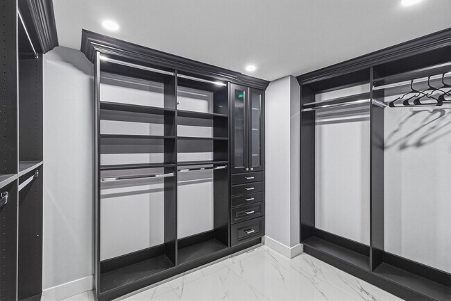 Building Photo - Luxury Penthouse Retreat with Private Pool, Sauna & Strip Views