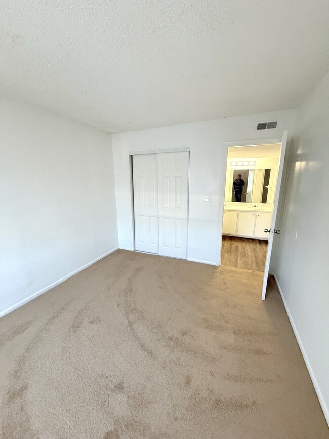 Building Photo - 2539 N Alafaya Trail