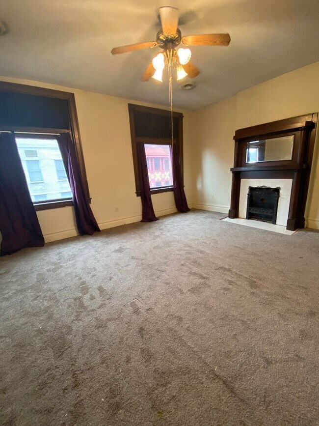 Building Photo - 1309 E Carson St